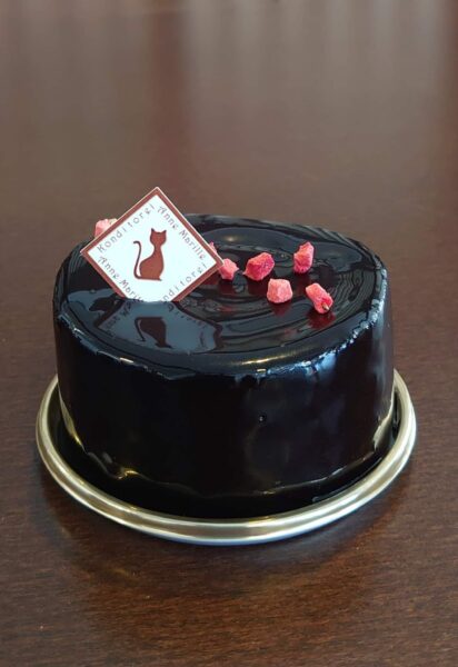 黒いベリーのロールケーキ